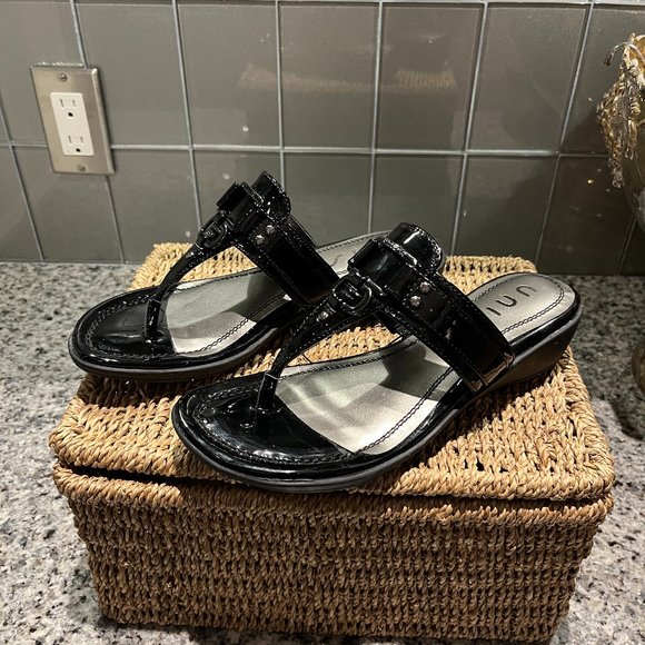 NEW UNISA Sandals NWT Size 7 1/2M NEW Black Patent Man Made NEW - Picture 4 of 11